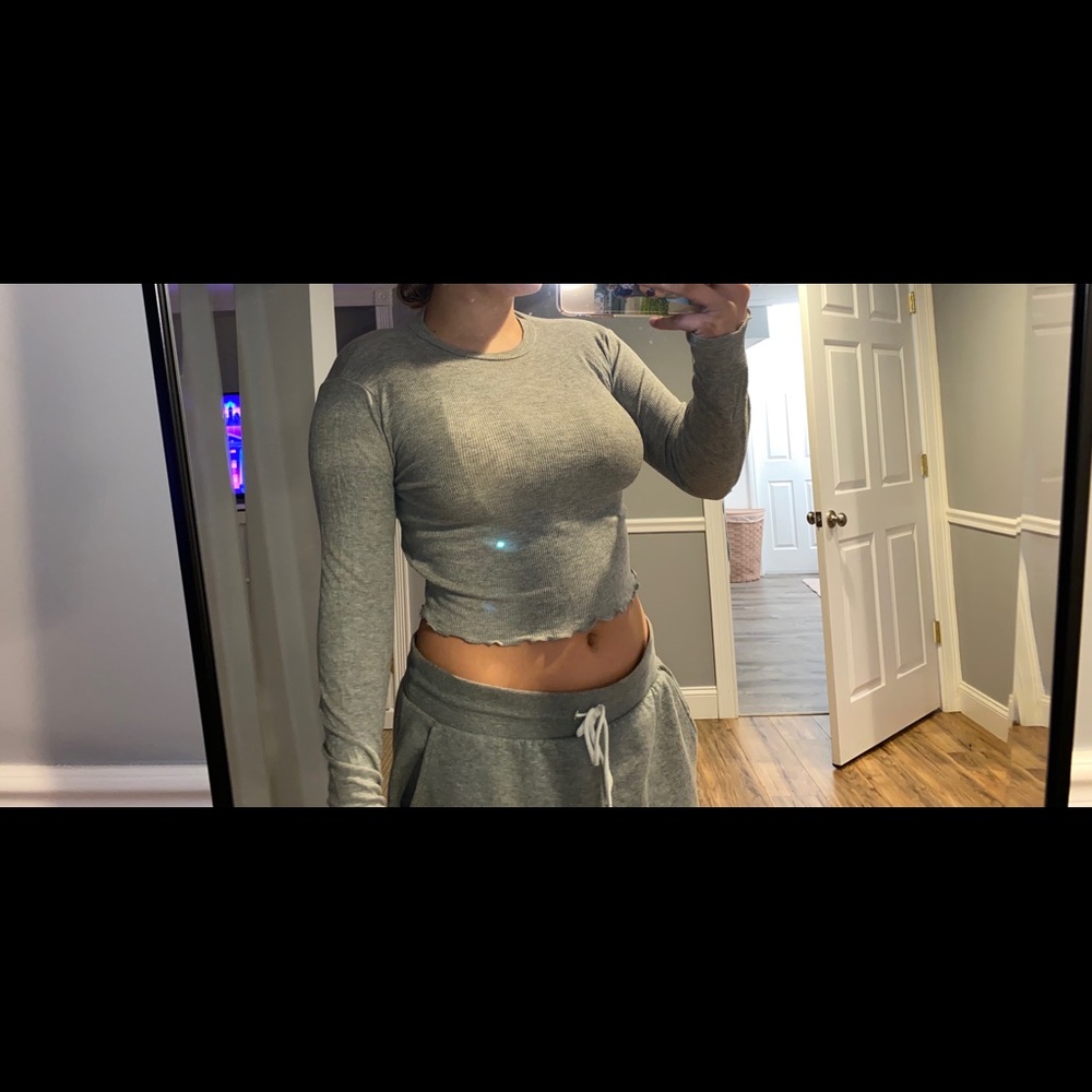 Grey scalloped crop top